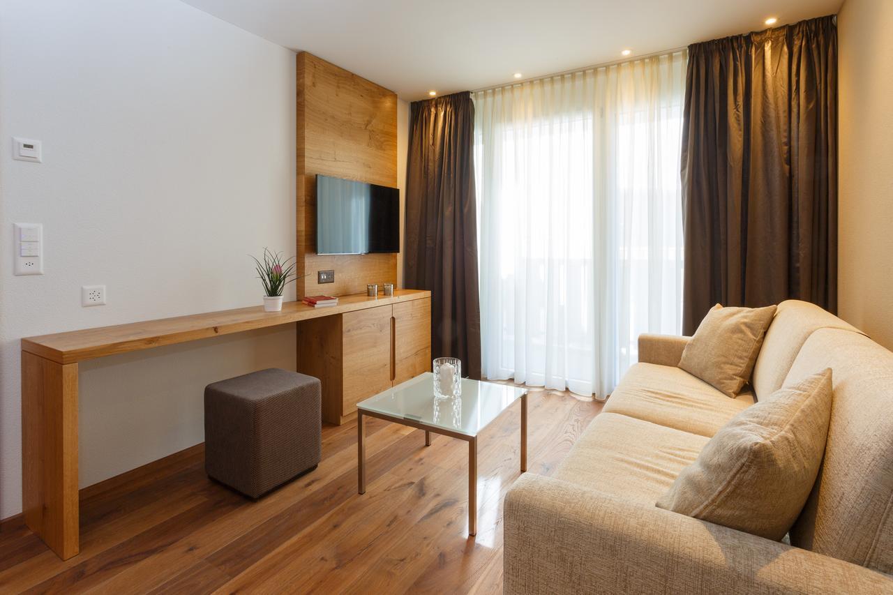 Hotel Crown Андермат Екстериор снимка
